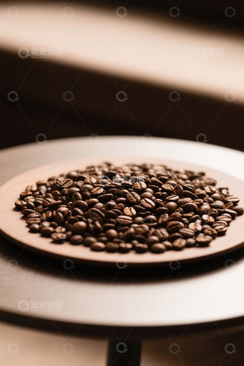 高清大图下载【趣麦麦图】木盘上的咖啡豆特写