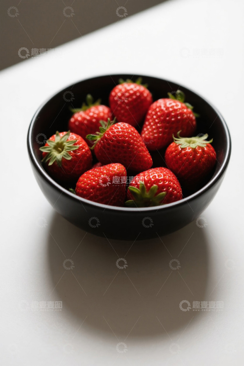 高清大图下载【趣麦麦图】碗中新鲜草莓静物