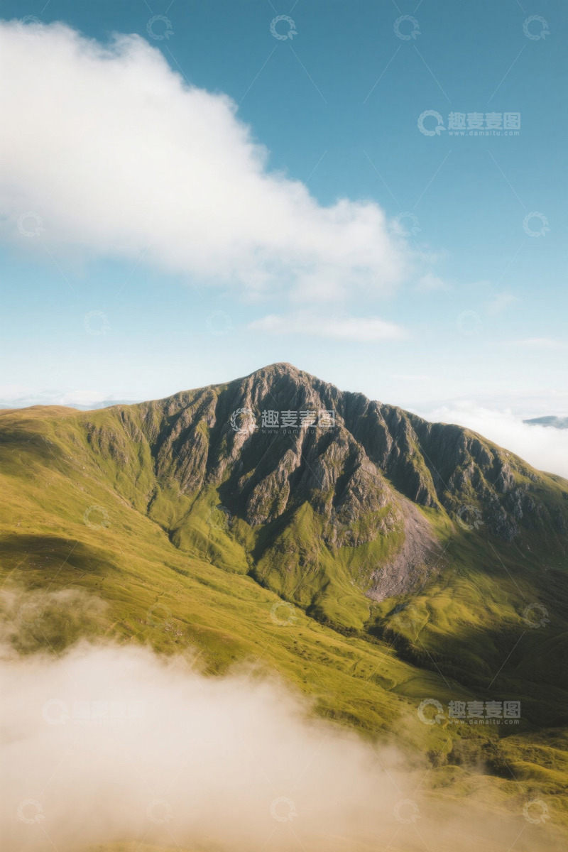 高清大图下载【趣麦麦图】蓝天白云下的青翠山峦