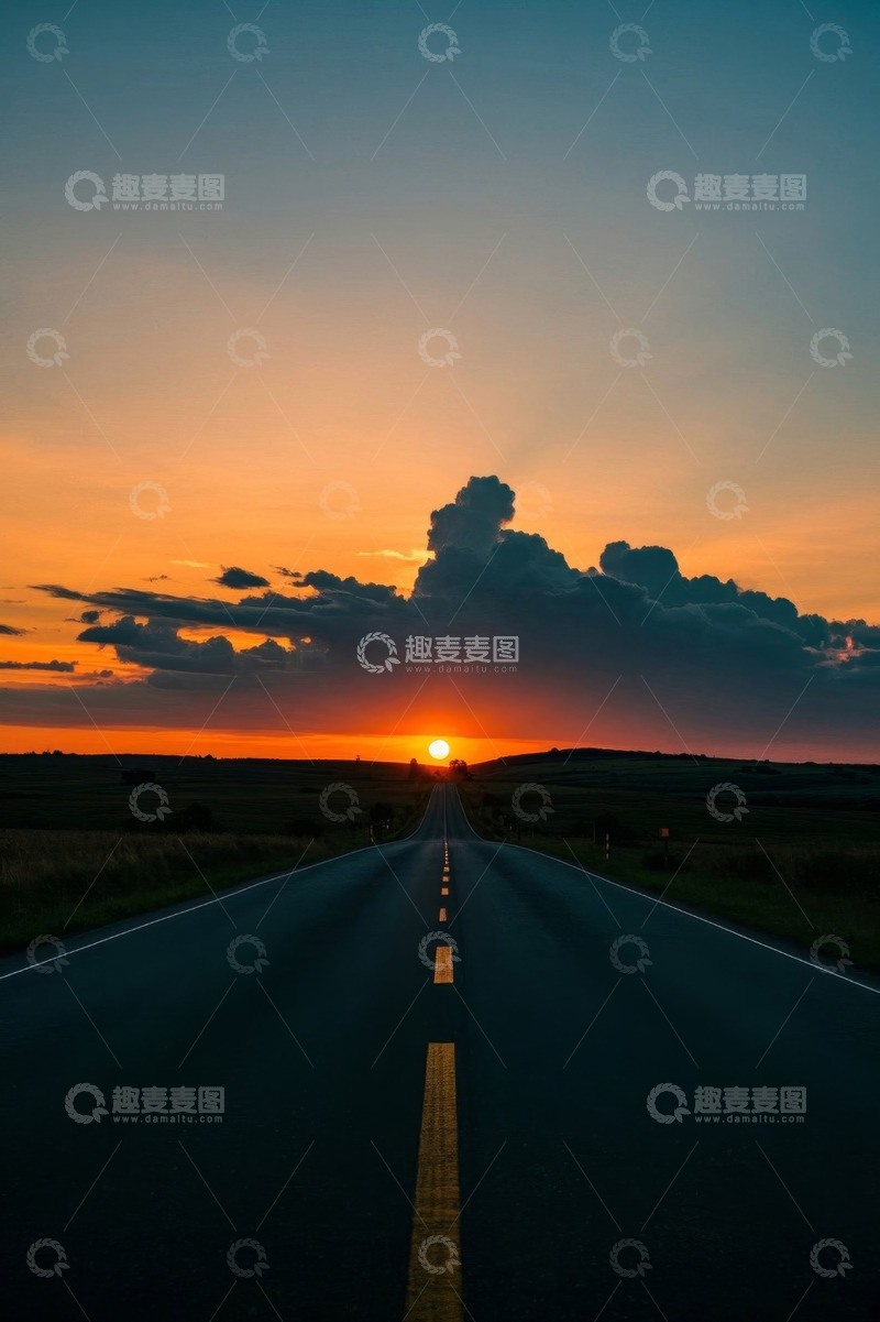 高清大图下载【趣麦麦图】夕阳下的空旷道路