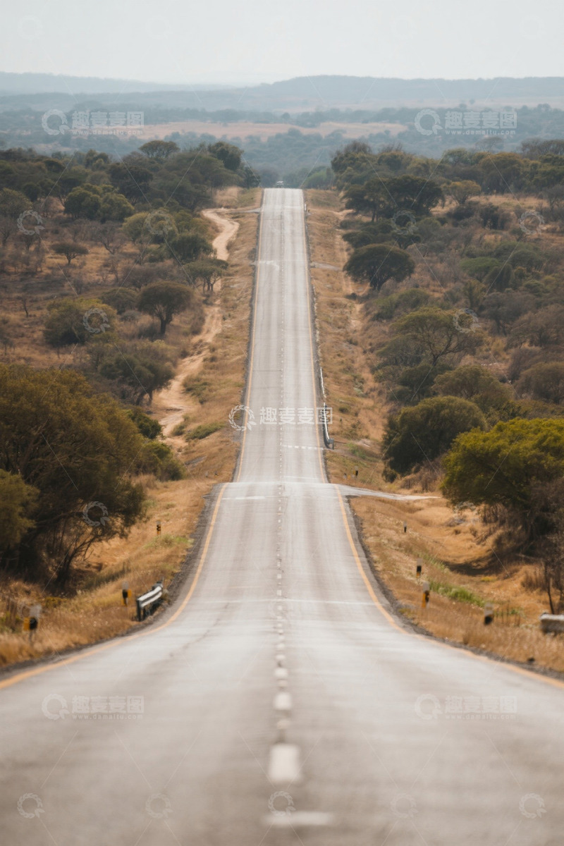 高清大图下载【趣麦麦图】旷野中的延伸道路风景