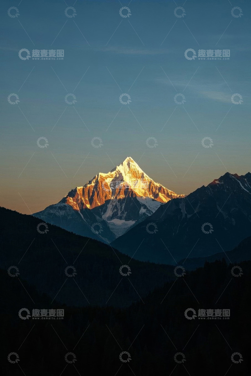 高清大图下载【趣麦麦图】日照雪山全景