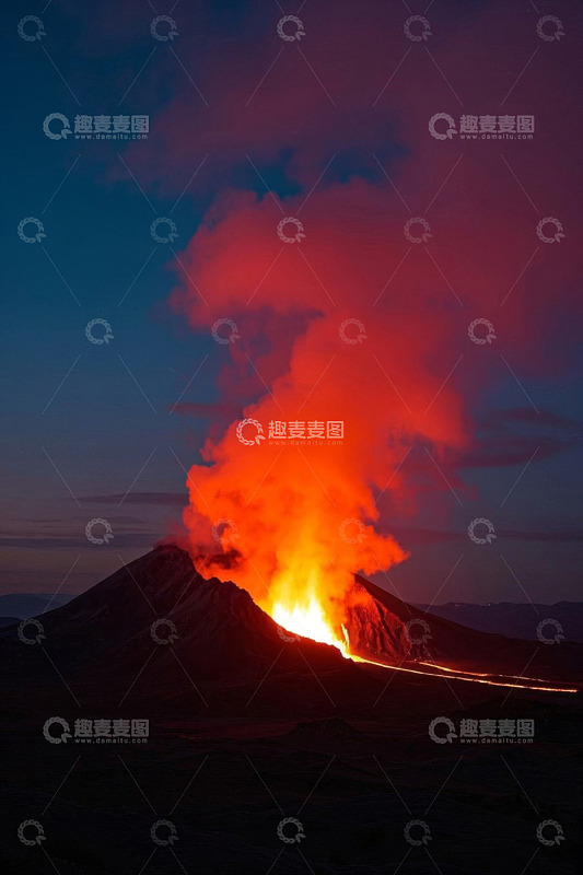夜晚火山喷发景象