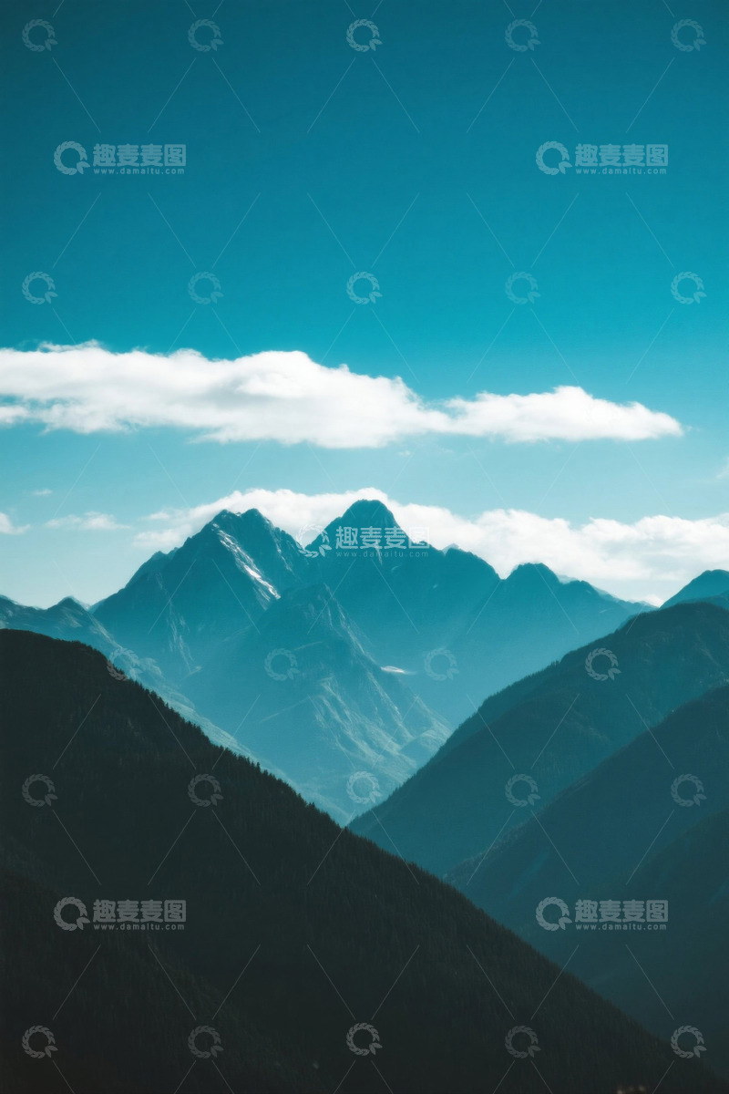 高清大图下载【趣麦麦图】蓝天白云下的连绵山脉景观