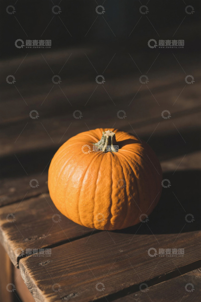高清大图下载【趣麦麦图】木桌上的橙色南瓜静物