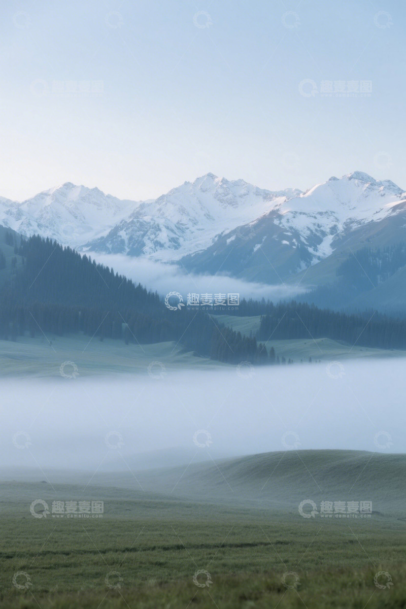 高清大图下载【趣麦麦图】雪山下的草原与森林景观