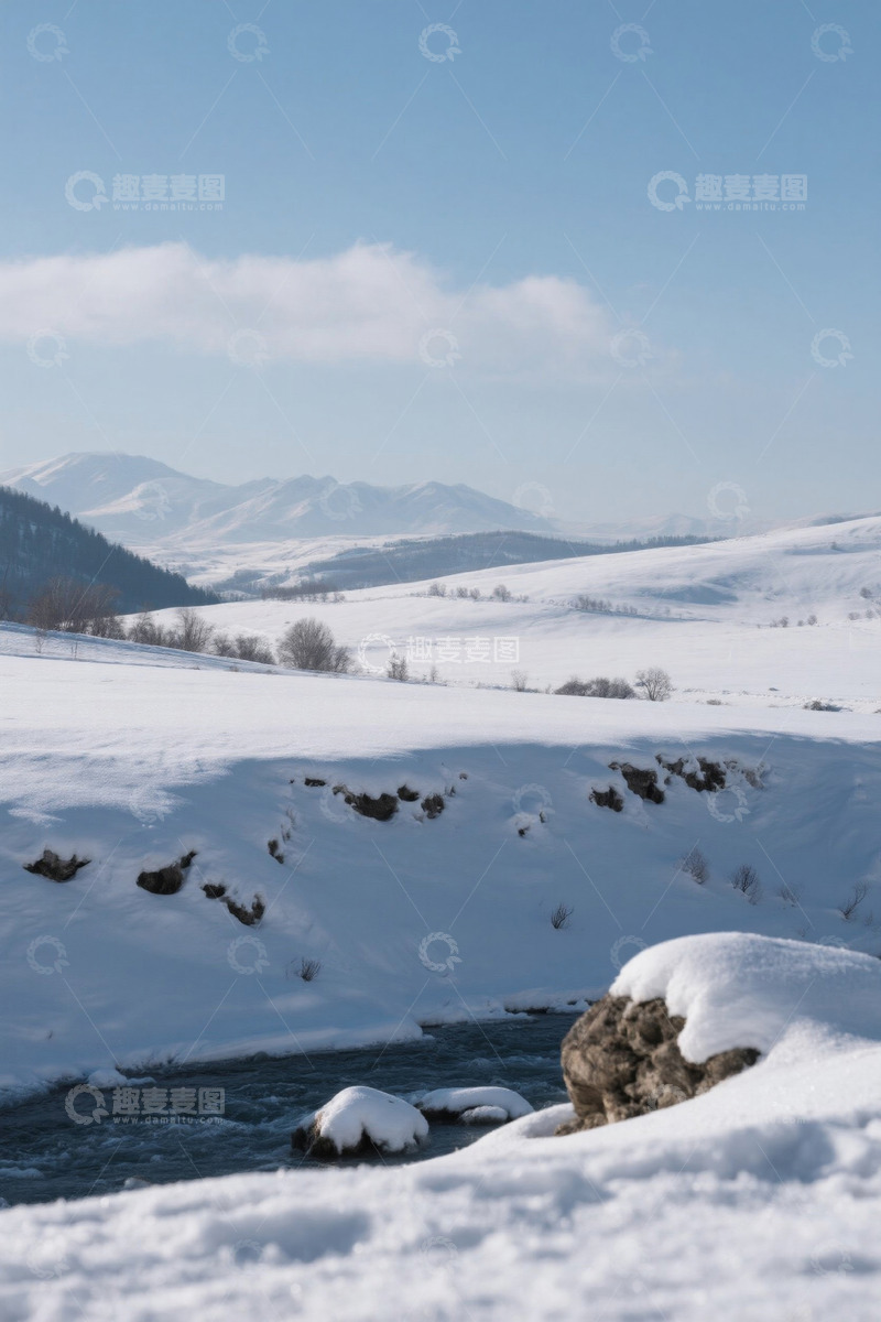 高清大图下载【趣麦麦图】冬日雪山下的雪景与溪流