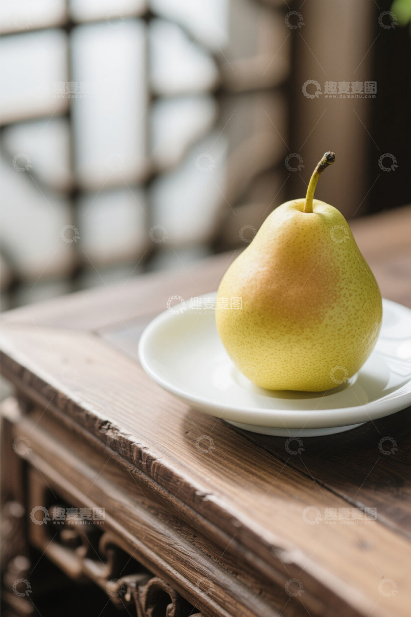 高清大图下载【趣麦麦图】中式桌上白盘里的梨
