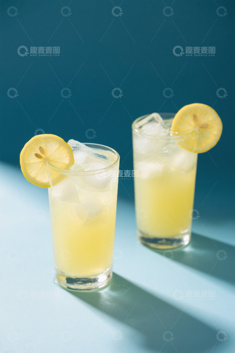 高清大图下载【趣麦麦图】两杯加冰柠檬饮料特写