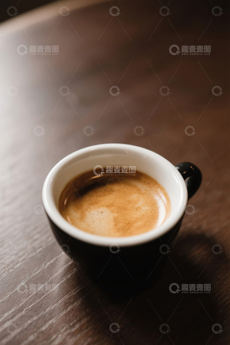 高清大图下载【趣麦麦图】木桌上的一杯浓缩咖啡