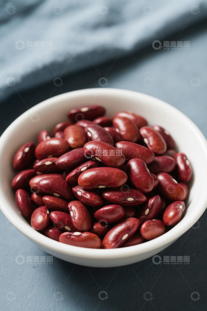 高清大图下载【趣麦麦图】白色碗中盛装的红色豆子