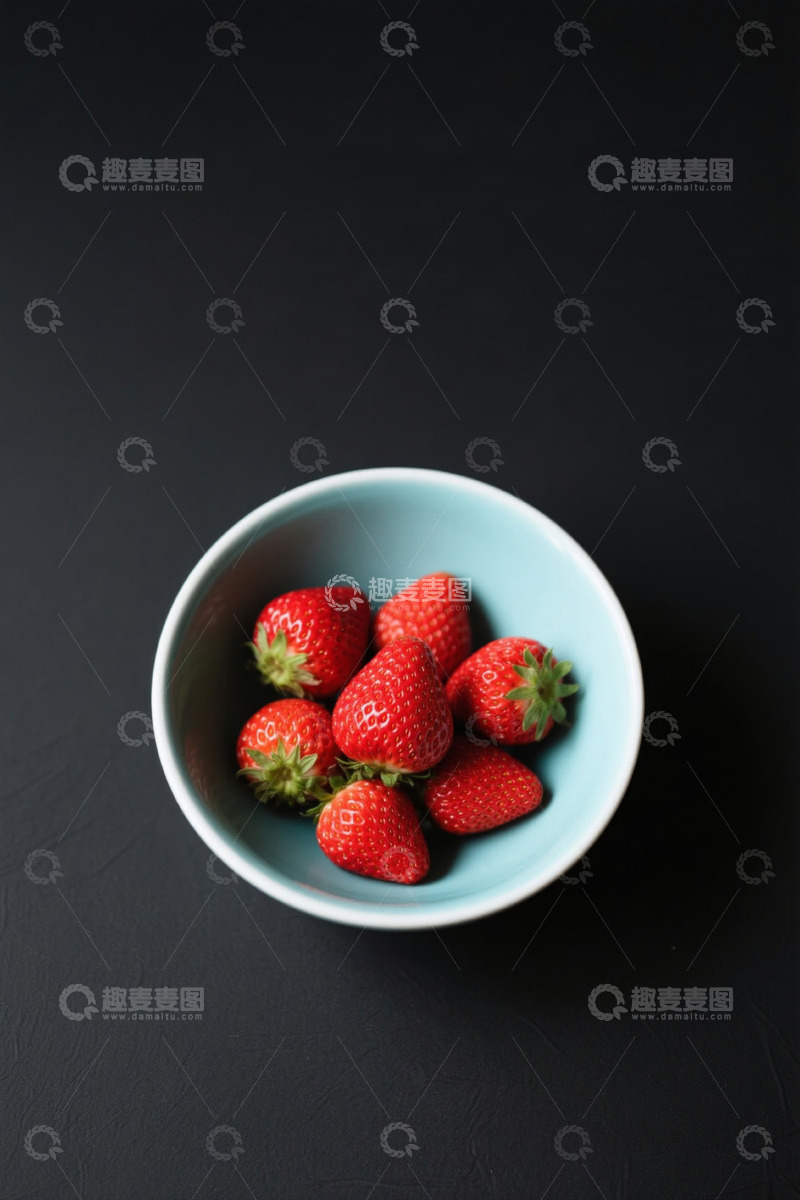 高清大图下载【趣麦麦图】碗中新鲜草莓特写
