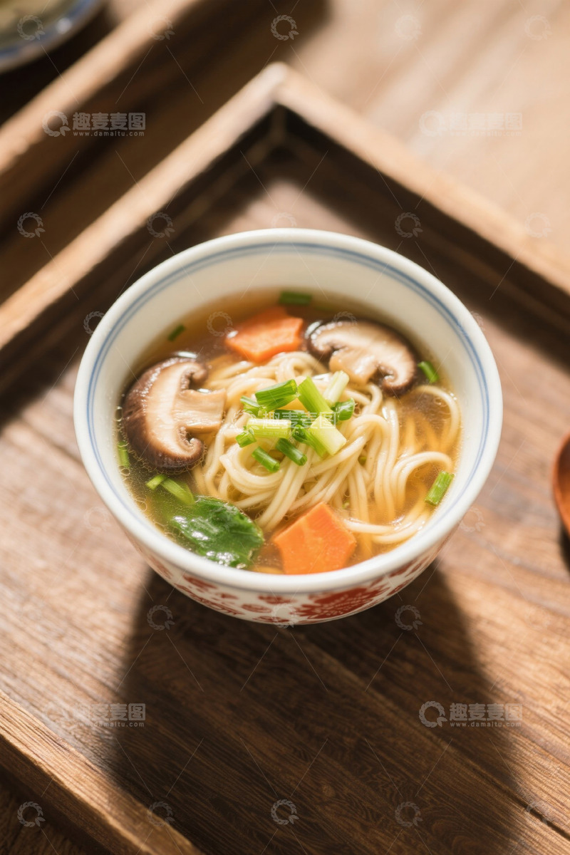 高清大图下载【趣麦麦图】碗装蔬菜蘑菇面条特写