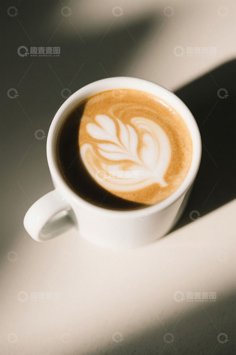 高清大图下载【趣麦麦图】白色杯中的咖啡拉花特写