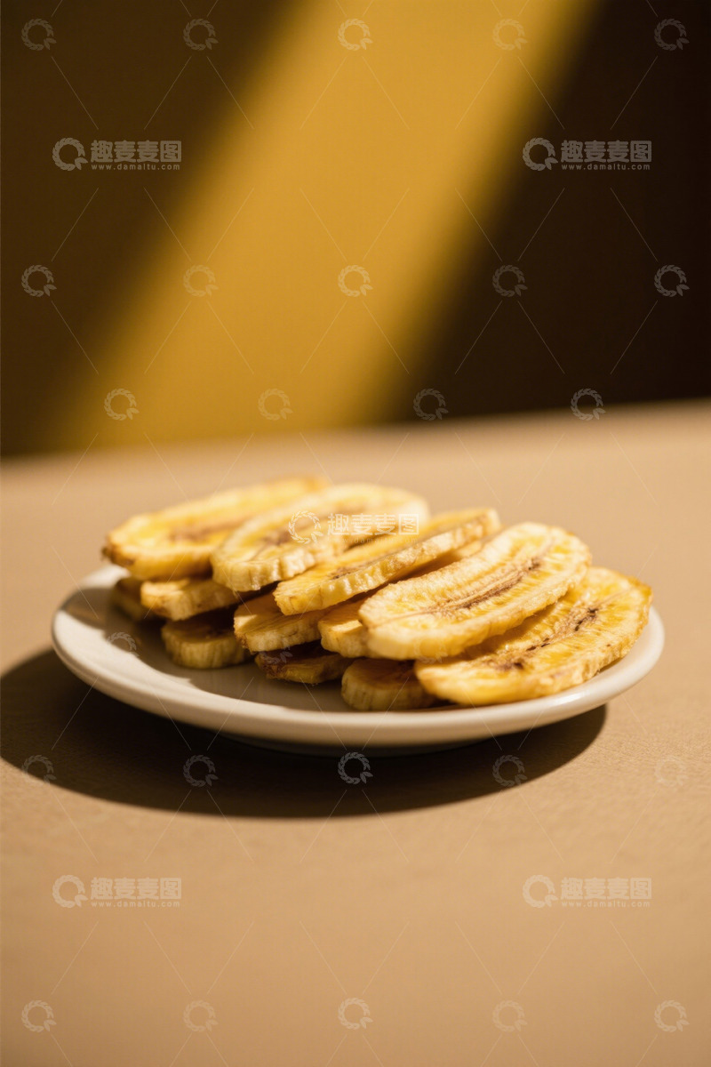 高清大图下载【趣麦麦图】盘中摆放的香蕉干特写