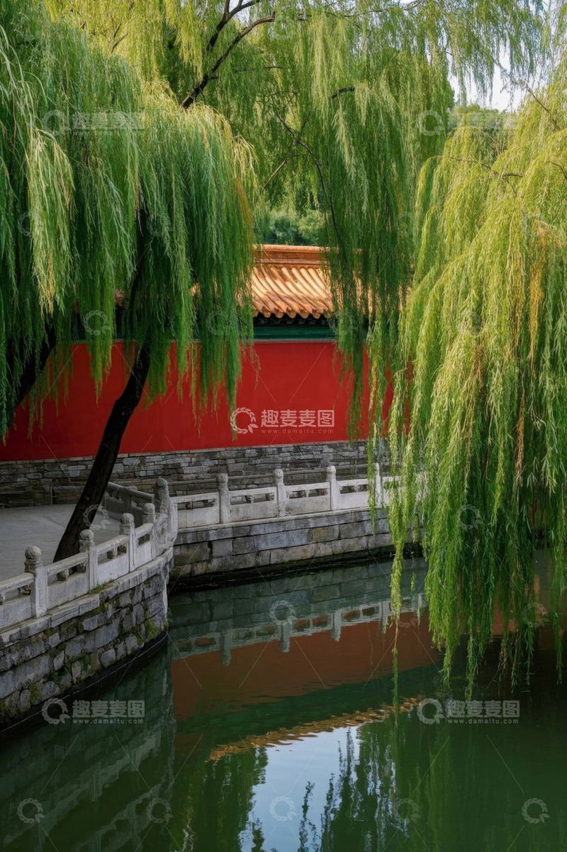 高清大图下载【趣麦麦图】红墙垂柳池塘景观