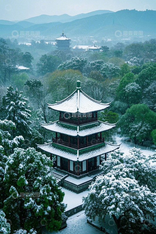 杭州雪景中的古典楼阁