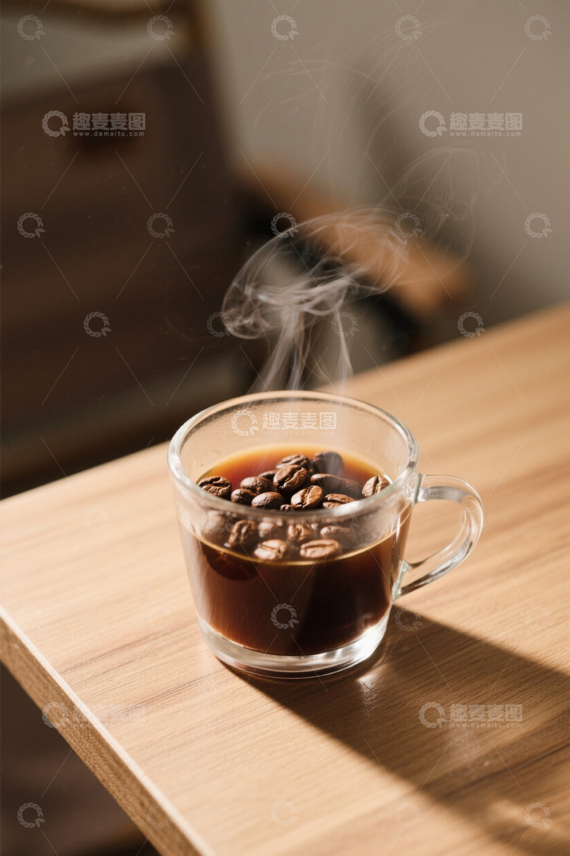 高清大图下载【趣麦麦图】木桌上玻璃杯装热咖啡