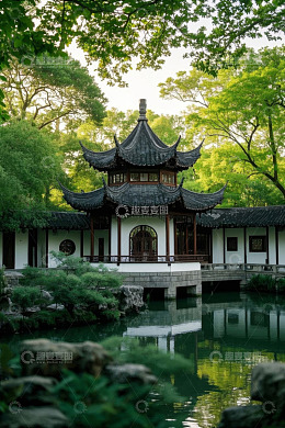 中式园林中的古亭与水景