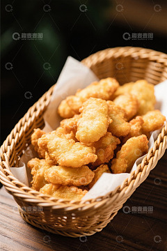 篮子里的油炸小吃美食