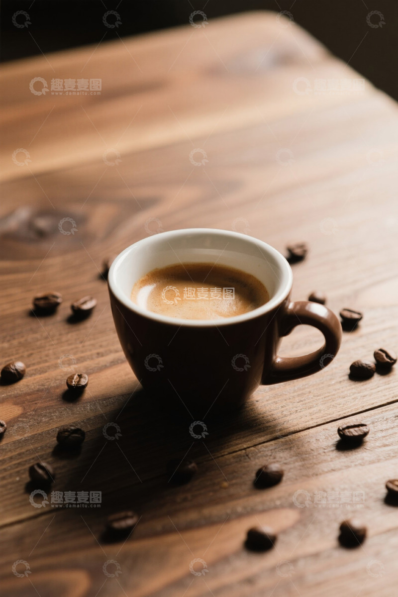 高清大图下载【趣麦麦图】木桌上的一杯浓缩咖啡