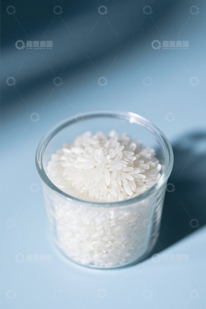 高清大图下载【趣麦麦图】玻璃杯中的白色大米特写