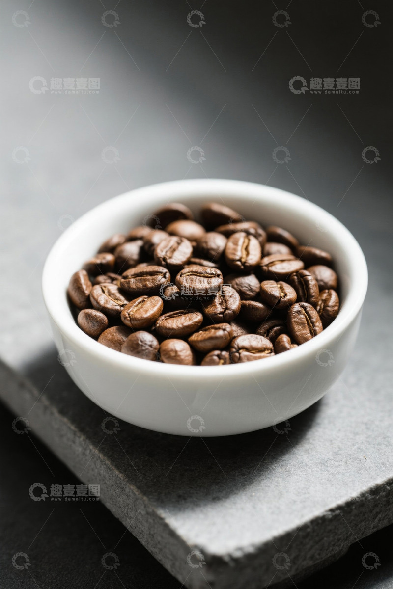 高清大图下载【趣麦麦图】白色碗中盛放的咖啡豆