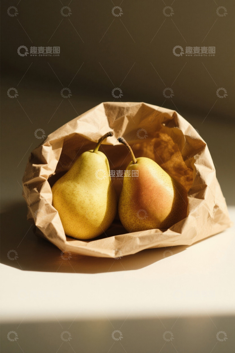高清大图下载【趣麦麦图】牛皮纸袋中的新鲜梨子