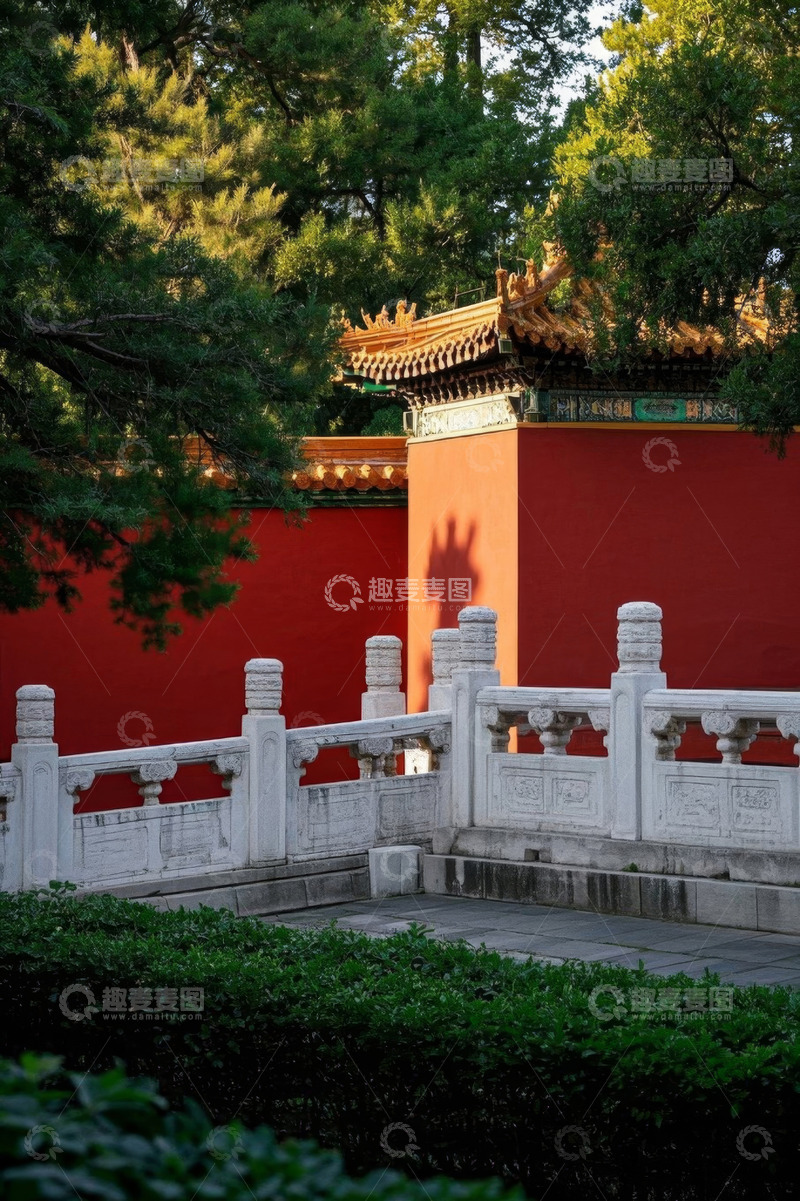 高清大图下载【趣麦麦图】红墙古建筑旁的石栏杆景观