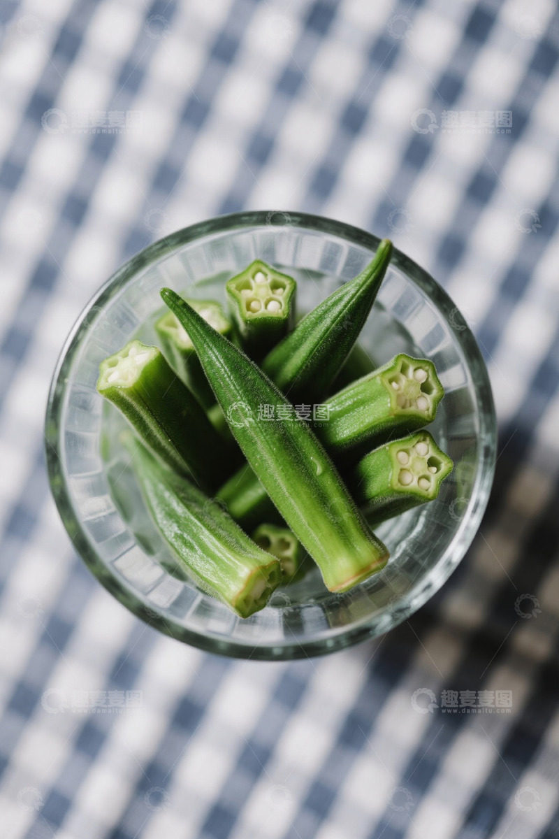高清大图下载【趣麦麦图】玻璃杯中的新鲜秋葵