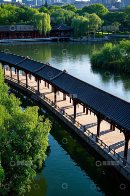 中式长廊湖畔风景