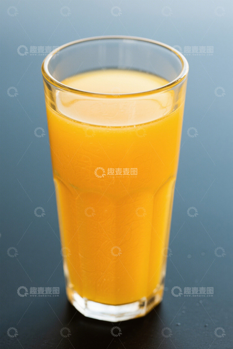 高清大图下载【趣麦麦图】玻璃杯装橙色果汁饮品
