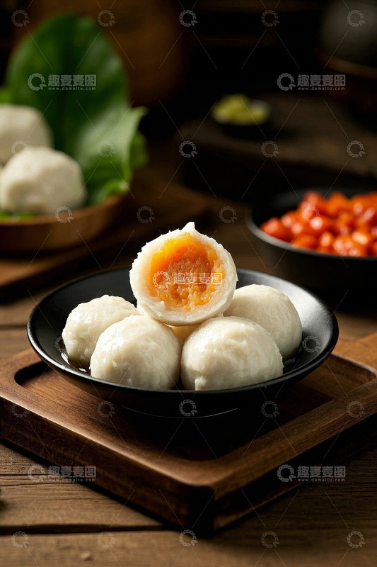内馅饱满的美味肉丸特写