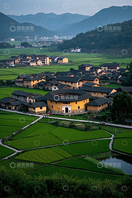福建土楼与田园风光全景