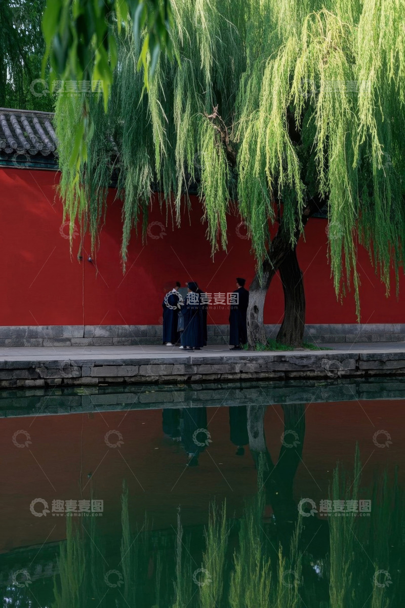 高清大图下载【趣麦麦图】红墙柳树下的古装人物