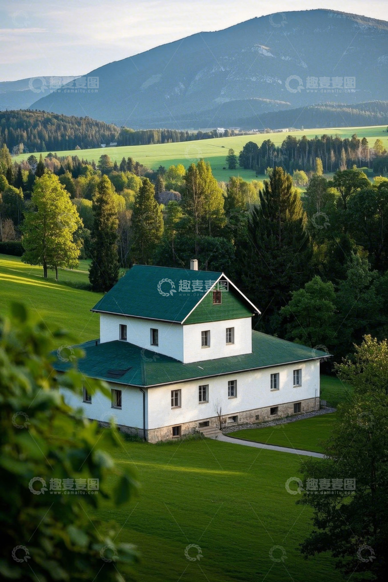 高清大图下载【趣麦麦图】山间绿顶白屋自然风光
