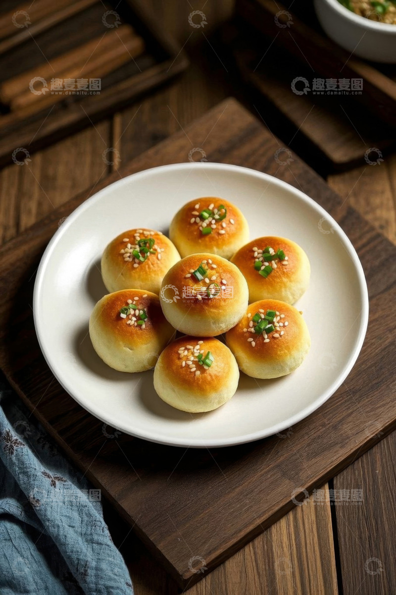 高清大图下载【趣麦麦图】木盘上的撒葱芝麻面包