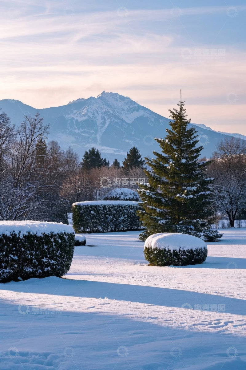 高清大图下载【趣麦麦图】冬日雪覆山林与远山景观