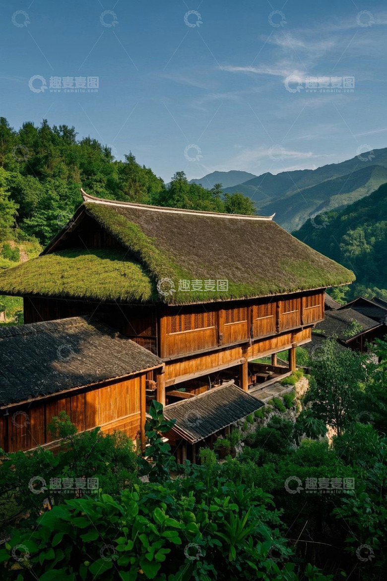 山间木质传统民居风景