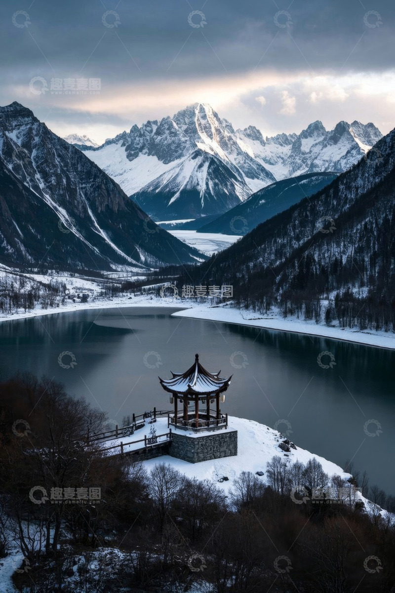 高清大图下载【趣麦麦图】雪山湖泊边的中式亭子景观