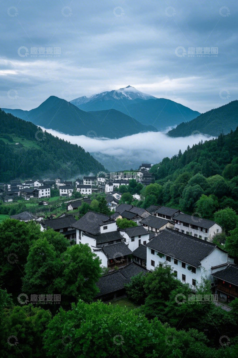 高清大图下载【趣麦麦图】山间村落云雾缭绕风景