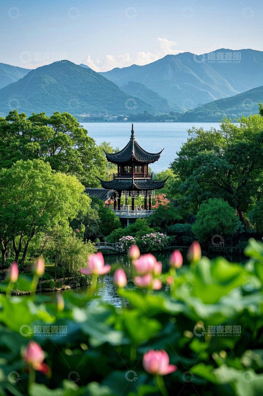湖畔中式凉亭自然风光