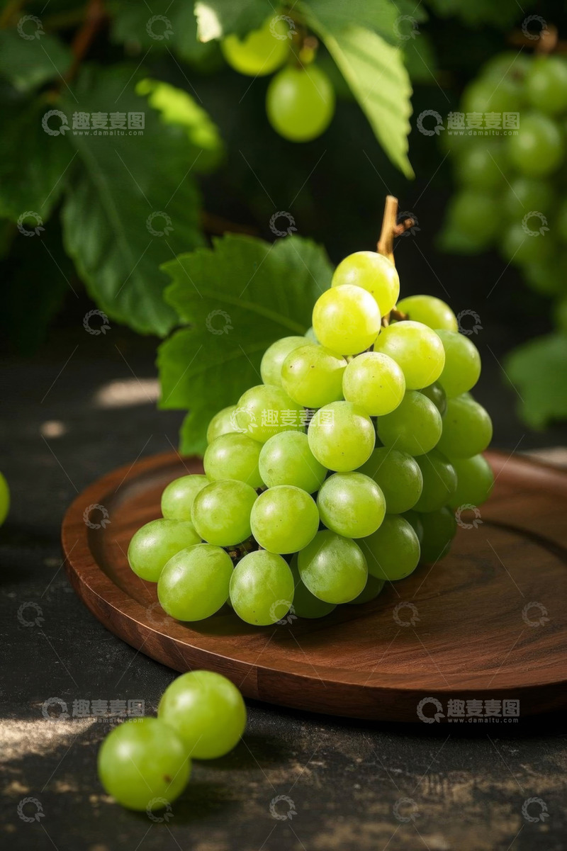 高清大图下载【趣麦麦图】木盘上的新鲜绿葡萄