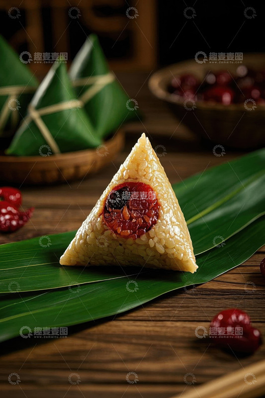 传统粽子特写与周边食材