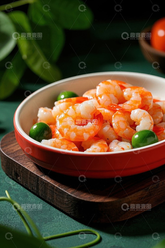 碗装虾仁配青豆美食