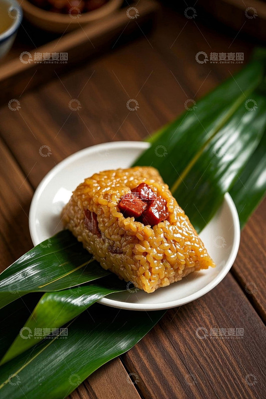 盘中美味粽子特写