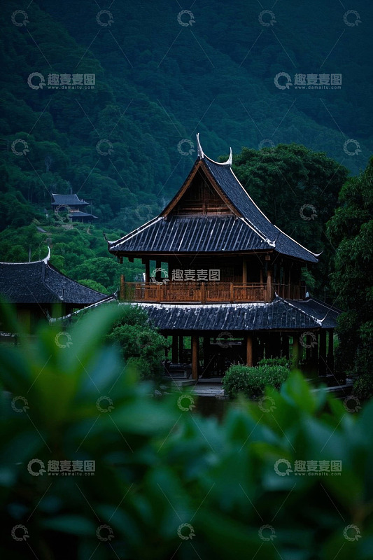 山林间中式传统木质楼阁