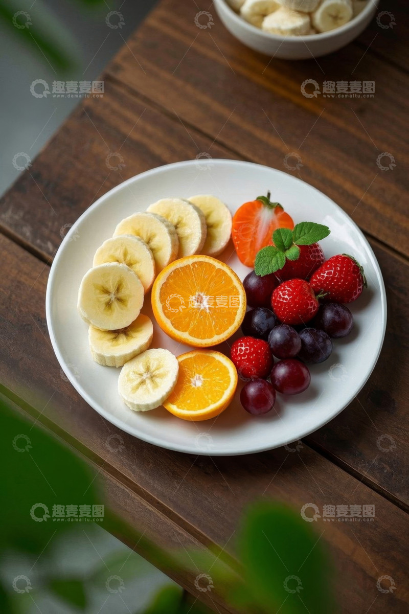 高清大图下载【趣麦麦图】木桌上的多彩水果拼盘
