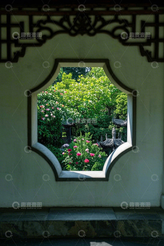 中式园林花窗绿植景观