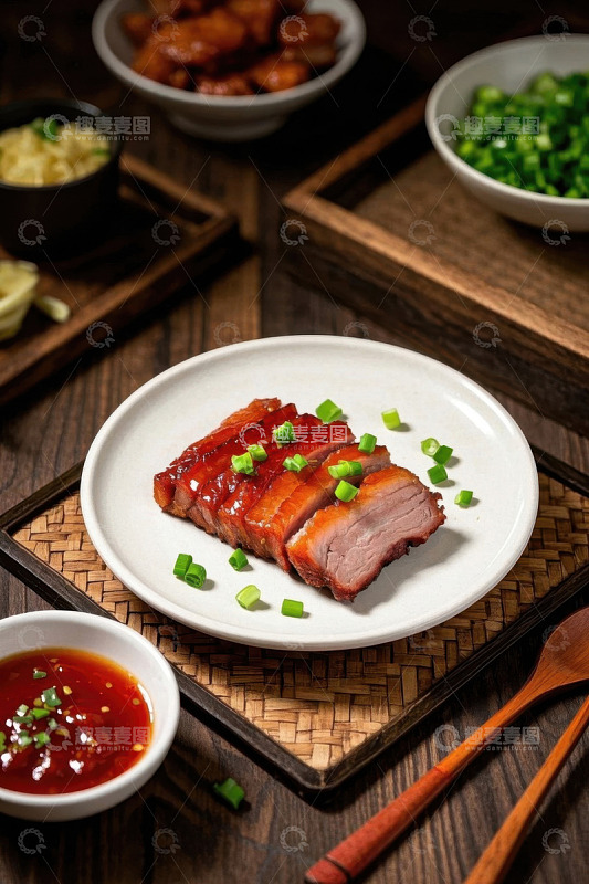 中式摆盘的美味叉烧肉